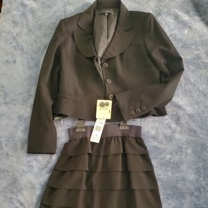 Nine West suit set with skirt and jacket, black, size 6. New with tags.